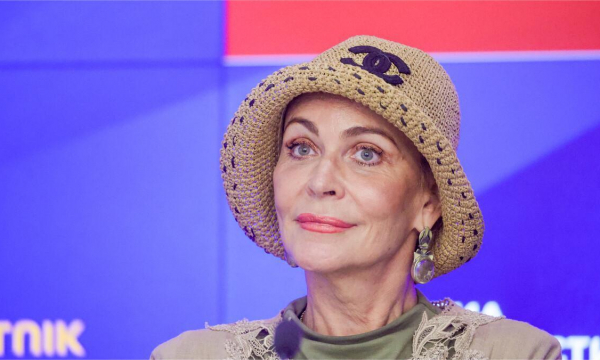 64-летняя Алена Яковлева высказалась об отношениях с молодыми избранниками